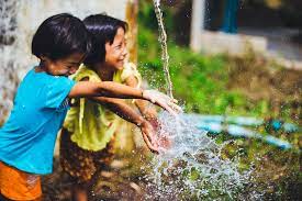 Inilah 4 Manfaat Bermain Air Untuk Anak Kecil !