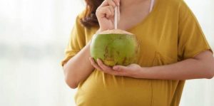 Ternyata Inilah Manfaat Air Kelapa Untuk Bunda Loh